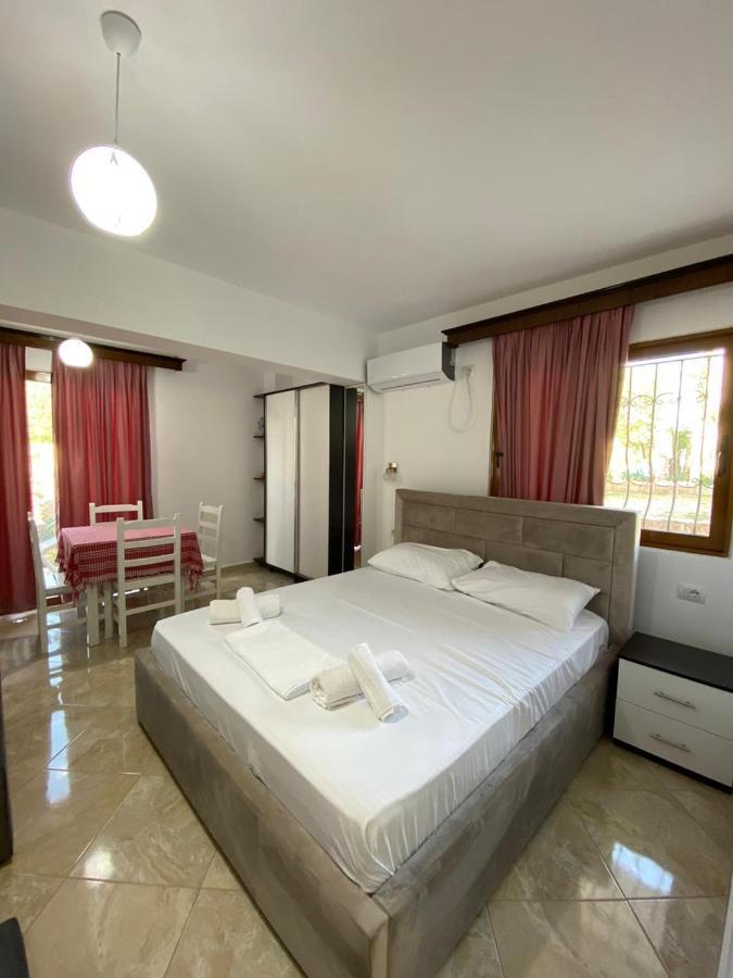 Dosti Apartment Ksamil Buitenkant foto